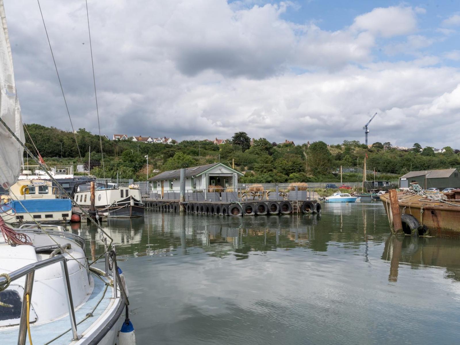 Vila Pass The Keys The Pontoon Southend-on-Sea Exteriér fotografie