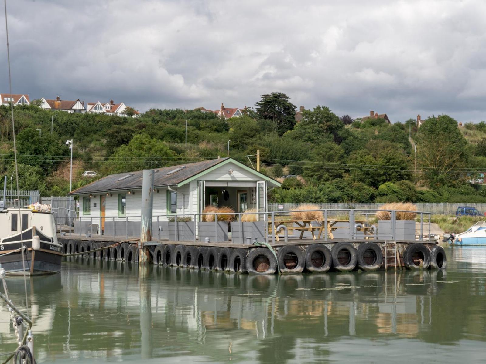 Vila Pass The Keys The Pontoon Southend-on-Sea Exteriér fotografie